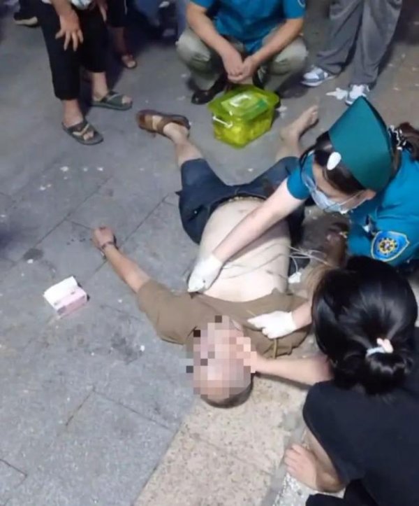 股牛配 湖南岳阳50岁男子因未戴头盔被交警拦下遭盘问后突发身亡 当地政府：该男子有基础疾病